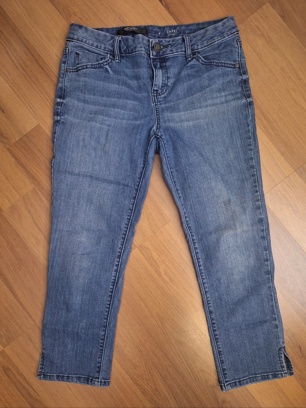 Simply Vera Wang Capri Jeans